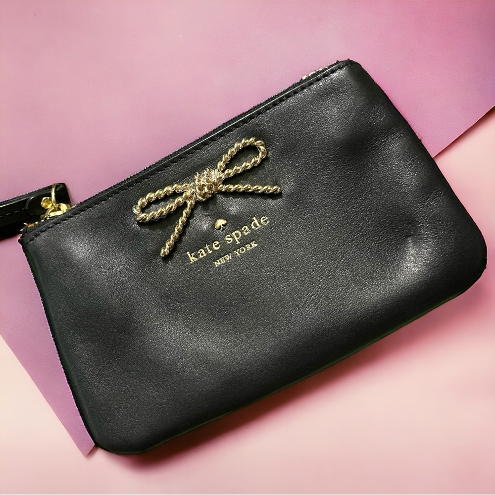Kate Spade fair maiden Bee wristlet.  Black leather w/Gold rope bow!  EUC!